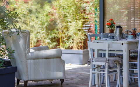 La Casa di Nanì 8: Furniture, Chair, Interior Design, Table, Flowerpot, Room, Outdoor Furniture, Dining Room, Houseplant, Kitchen & Dining Room Table