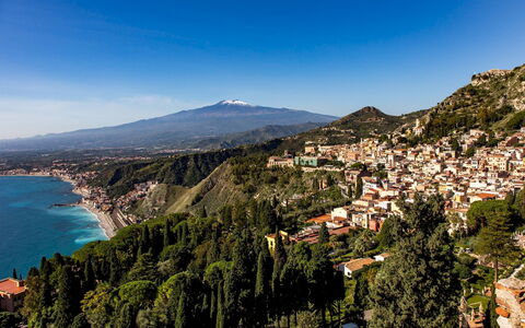 Villa Alba 12: Mountainous Landforms, Hill, Mountain, Horizon, Coast, Landscape, Highland, Coastal And Oceanic Landforms, Terrain, Sea