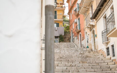 Attico Giafari 6: Wall, Stairs, Neighbourhood, Composite Material, Balcony, Apartment, Handrail, Concrete, Alley