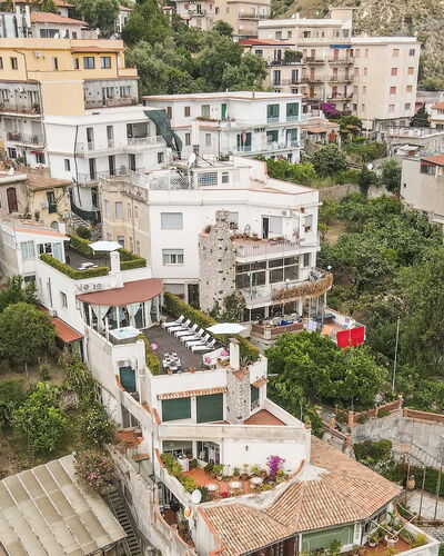 Attico Giafari 6: Wall, Building, Residential Area, House, Home, Town, Architecture, Neighbourhood, Apartment, Roof