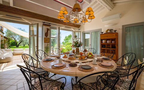 Villa le Cave 12: Furniture, Chair, Table, Kitchen & Dining Room Table, Interior Design, Dining Room, Lighting, Ceiling, Wood Stain, Restaurant
