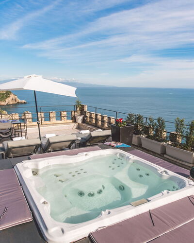 Torre Pirandello 6: Water, Body Of Water, Sea, Resort, Coastal And Oceanic Landforms, Ocean, Swimming Pool, Coast, Leisure, Outdoor Furniture