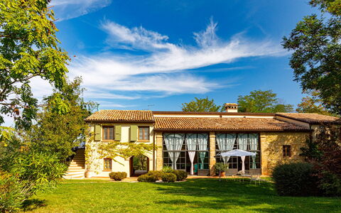 La Tana del Ghiro 18: Grass, Home, House, Residential Area, Shrub, Land Lot, Estate, Garden, Cottage