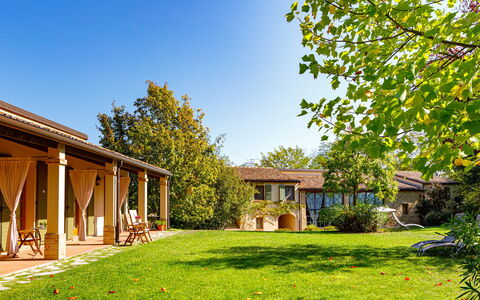 La Tana del Ghiro 18: House, Home, Shrub, Garden, Residential Area, Estate, Land Lot, Cottage, Farmhouse