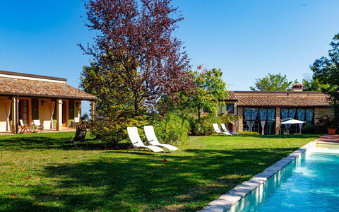 La Tana del Ghiro 18: Building, House, Home, Roof, Architecture, Residential Area, Cottage, Farmhouse, Shrub