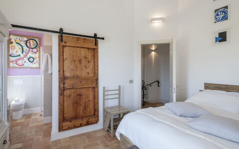 Casa Pilar 4+1: Furniture, Interior Design, Bedroom, Bed, Wall, Flooring, Wood, Floor, Ceiling, Room