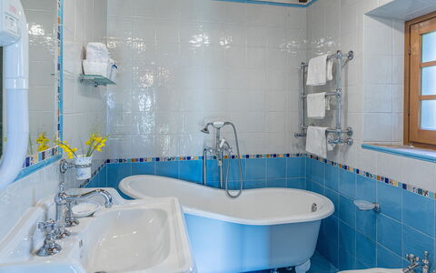Casal Parro 6: Blue, Bathroom, Plumbing Fixture, Interior Design, Bathtub, Bathroom Sink, Sink, Tap, Flooring, Plumbing