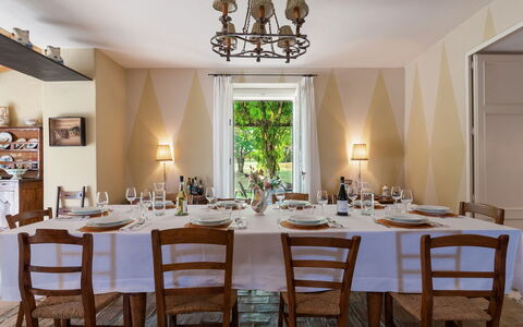 La Casa nei Vigneti 10: Furniture, Interior Design, Chair, Table, Dining Room, Kitchen & Dining Room Table, Ceiling, Tableware, Textile, Room