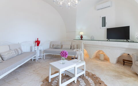 Masseria Profilo 8: Flooring, Floor, Living Room, Villa, Hotel, Couch