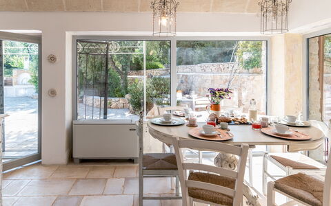 Pigreco 6+2: Furniture, Interior Design, Chair, Table, Flooring, Kitchen & Dining Room Table, Dining Room, Room, Floor, Ceiling