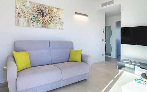 Tramonto Albese 4: Interior Design, Furniture, Flooring, Apartment, Floor, Couch, Living Room, Room, Home