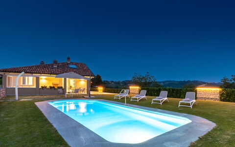Tramonto Albese 4: Blue, Swimming Pool, Resort, Farmhouse, Estate, Eco Hotel, Cottage, Villa, Hacienda, Landscaping
