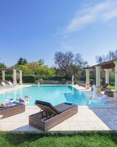 Villa la Dolce Vita 6: Swimming Pool, Water Feature, Composite Material, Estate, Garden, Shade, Resort, Column, Landscaping, Hacienda