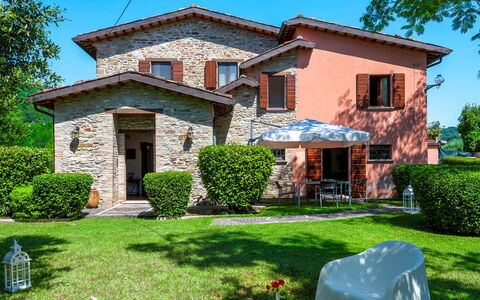 Villa Banci 8: House, Home, Residential Area, Shrub, Facade, Cottage, Garden, Door, Roof, Estate