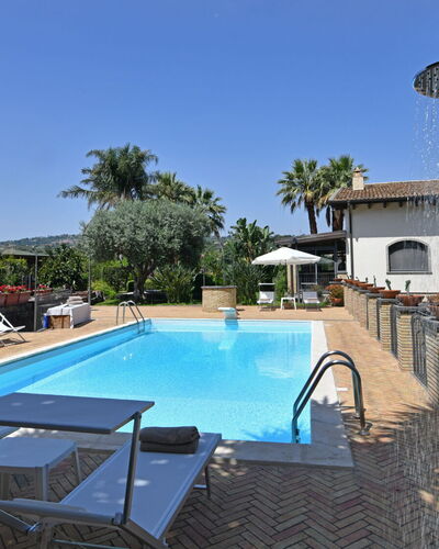 Villa Biddizza 10: Swimming Pool, Resort, Hotel, Hacienda, Eco Hotel, Villa, Umbrella, Chair, Sunlounger