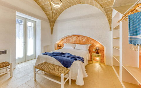 Il Nachiro 6: Interior Design, Ceiling, Floor, Flooring, Lighting, Bedroom, Wood Stain, Bed, Bedding, Design