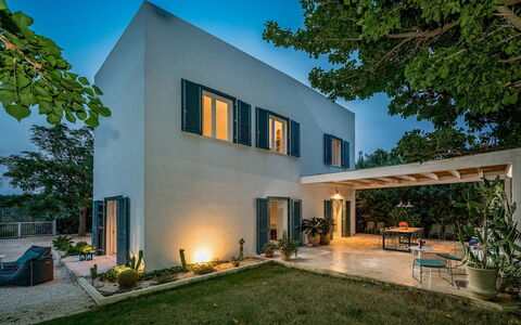 Casavento Puzziteddu 6: Building, Home, Residential Area, House, Facade, Architecture, Door, Estate, Shade, Landscaping