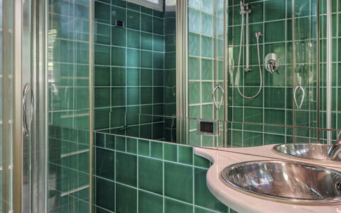 Villa Liberty Albisola 6+2: Plumbing Fixture, Bathroom, Tap, Bathroom Sink, Plumbing, Interior Design, Flooring, Sink, Tile, Glass