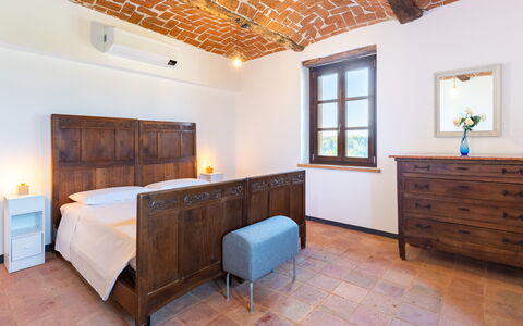 Casa Leonarda 8+2: Furniture, Bed, Interior Design, Bedroom, Wall, Wood, Ceiling, Flooring, Floor, Bed Sheet