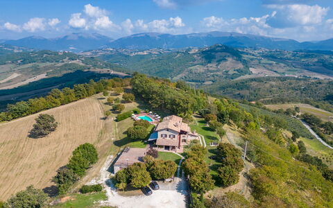 Tenuta Montiepoli 12+3: Mountainous Landforms, Hill, Mountain, Natural Landscape, Highland, Grassland, Landscape, Hill Station, Rural Area, Mountain Range