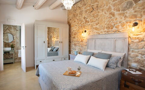 Palmento San Lorenzo 6: Furniture, Interior Design, Wall, Bedroom, Flooring, Bed, Floor, Drawer, Room, Lighting