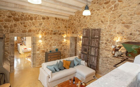 Palmento San Lorenzo 6: Furniture, Wall, Interior Design, Flooring, Ceiling, Floor, Lighting, Room, Table, Living Room
