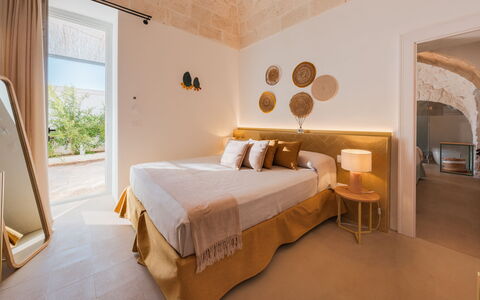 Opuntia Trulli e Lamie 10: Wall, Apartment, Bedroom, Hotel, Bedding, Villa, Bed