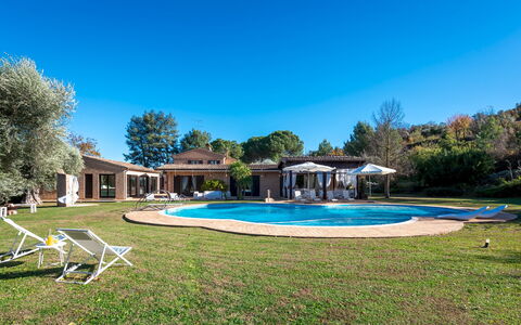 Villa Isotta 8+4: Swimming Pool, Resort, Estate, Shade, Hacienda, Villa, Mansion, Farmhouse, Eco Hotel, Lawn