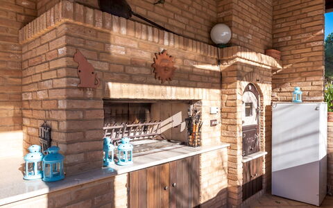 Villa Isotta 8+4: Brick, Brickwork, Wood Stain, Tile, Kitchen, Flagstone