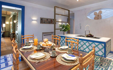 Belvedere Guastella a 8: Blue, Furniture, Interior Design, Flooring, Floor, Ceiling, Lighting, Room, Dining Room, Table