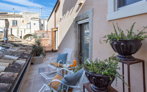 Belvedere Guastella a 8: Wall, Flowerpot, Houseplant, Chair, Courtyard, Balcony, Coffee Table, Outdoor Furniture