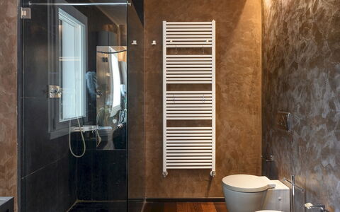 Villa Vae Victis 6: Wall, Flooring, Plumbing Fixture, Floor, Bathroom, Interior Design, Plumbing, Toilet, Toilet Seat, Tile