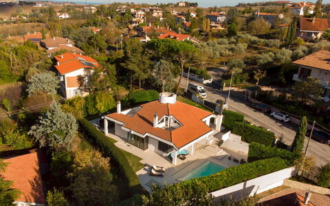 Villa Vae Victis 6: Building, Roof, Residential Area, House, Home, Neighbourhood, Architecture, Town, Suburb, Human Settlement