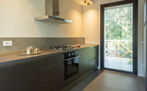 Onda 8: Kitchen, Countertop, Interior Design, Major Appliance, Kitchen Stove, Kitchen Appliance, Home, Gas Stove, Cabinetry, Home Appliance