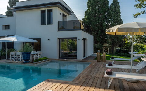 Onda 8: Swimming Pool, Building, Residential Area, Home, House, Resort, Estate, Villa, Eco Hotel, Landscaping