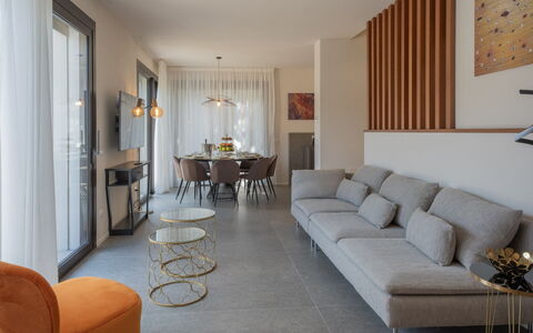 Marea 8: Furniture, Interior Design, Flooring, Floor, Wood, Couch, Living Room, Table, Room, Ceiling