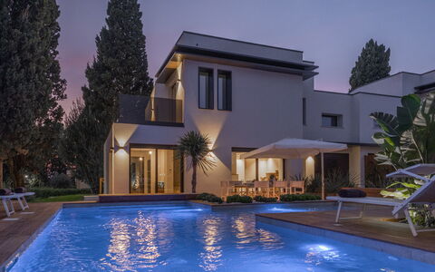 Marea 8: Swimming Pool, Residential Area, Home, House, Estate, Resort, Villa, Mansion, Landscaping, Eco Hotel