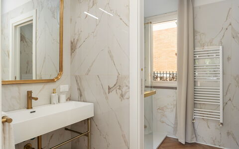 Casa Amare 4+2: Wall, Flooring, Interior Design, Plumbing Fixture, Floor, Lighting, Bathroom, Plumbing, Tile, Light Fixture