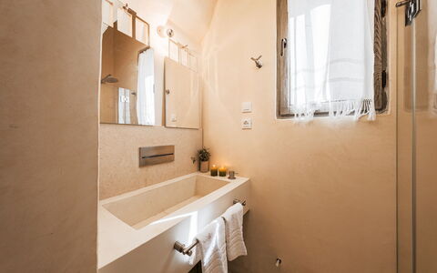 Masseria Muto 6: Bathroom, Wall, Plumbing Fixture, Flooring, Floor, Interior Design, Bathroom Sink, Tap, Bathtub, Sink