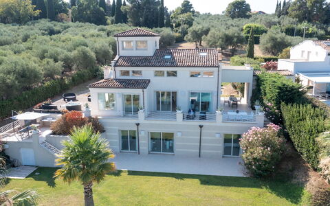 Villa Bianca 10: Building, Residential Area, Home, House, Facade, Architecture, Estate, Mansion, Urban Design, Balcony