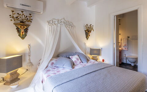 Villa Bambù 9+2: Furniture, Bed, Interior Design, Bedroom, Wall, Bedding, Bed Sheet, Floor, Flooring, Wood