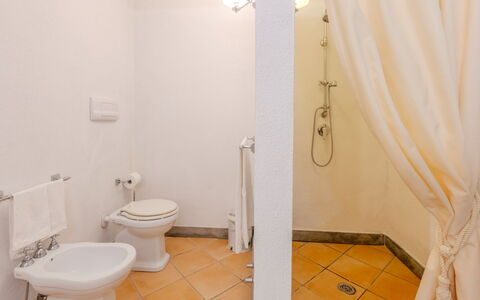 Villa Bambù 9+2: Flooring, Floor, Interior Design, Ceiling, Room, Plumbing Fixture, Bathroom, Plumbing, Molding