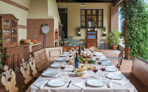 Tenuta Navelli 12+2: Furniture, Table, Chair, Interior Design, Kitchen & Dining Room Table, Tableware, Dining Room, Ceiling, Flooring, Room