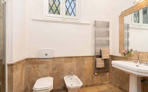 Villa Laguna 10: Plumbing Fixture, Bathroom, Flooring, Interior Design, Sink, Bathroom Sink, Tap, Floor, Plumbing, Tile