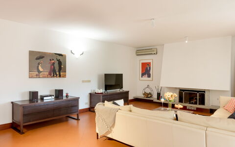 La Scuderia 8: Furniture, Interior Design, Flooring, Wall, Floor, Wood, Couch, Room, Ceiling, Living Room