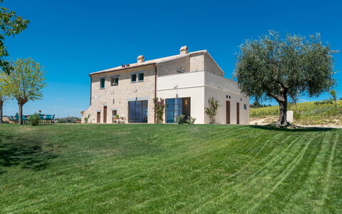 La Buona Maniera 10: Sky, Blue, Landscape, Plain, Rural Area, Land Lot, Farmhouse, Field, Estate