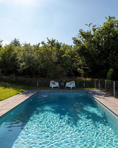 Vigne Dell'Etna 6: Blue, Swimming Pool, Water, Shrub, Composite Material, Shade, Garden, Landscaping, Water Feature, Resort