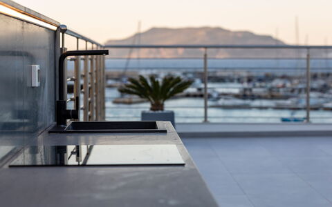 Dimora Egadina Giovanni 4+4: Composite Material, Kitchen, Countertop, Steel, Balcony, Aluminium, Kitchen Sink