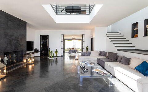 Dimora Egadina Giovanni 4+4: Furniture, Interior Design, Flooring, Floor, Couch, Ceiling, Living Room, Home, Table, Lighting