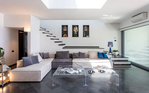Dimora Egadina Giovanni 4+4: Furniture, Interior Design, Flooring, Couch, Wall, Floor, Living Room, Ceiling, Apartment, Table